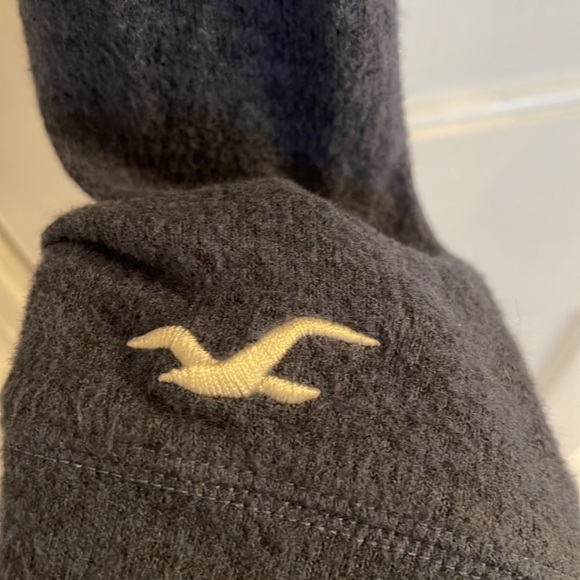 Hollister Light-Weight Cropped Hoodie Size L Navy Super Soft Excellent Conditio - Picture 3 of 4